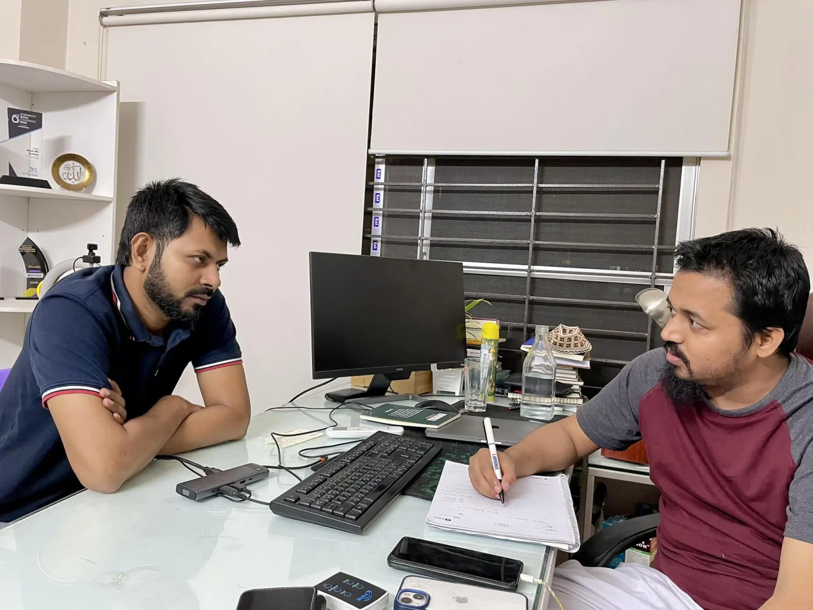 নুরেন্সি অফিসে নাসির ভাউয়ের সাথে ব্যবসায়িক আলাপ
